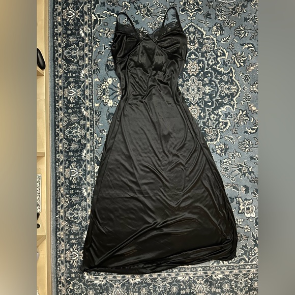 Thrifted long black slip - Picture 2 of 2
